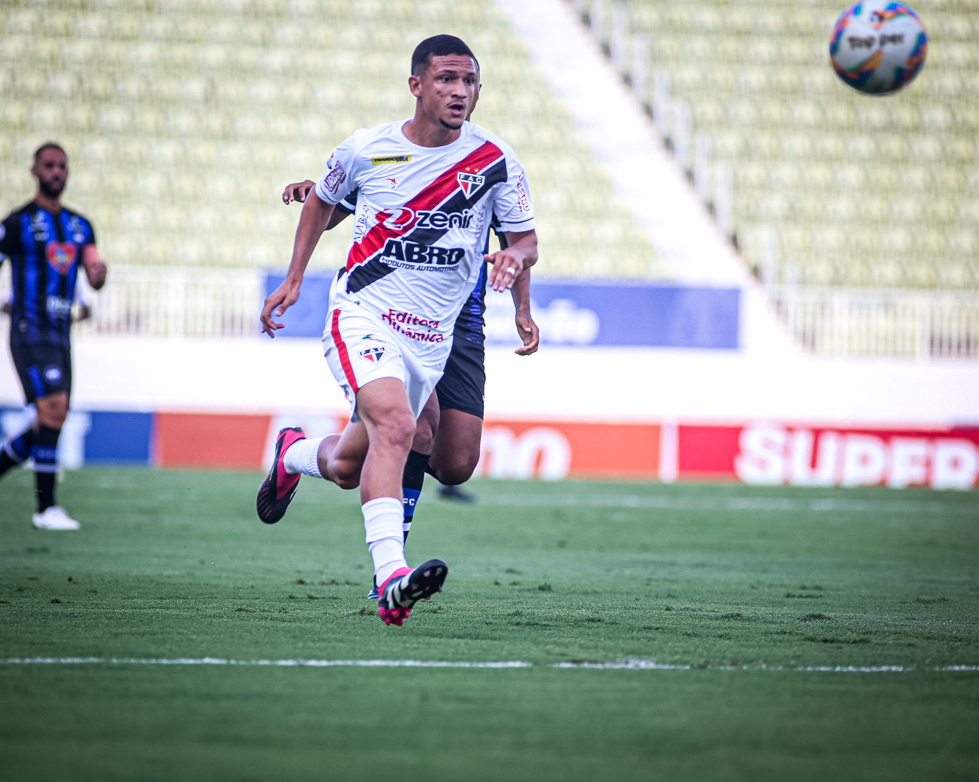 Ferroviário em duelo contra o Cariri pelo Campeonato Cearense 2025 (Foto: Lenilson Santos/FAC)