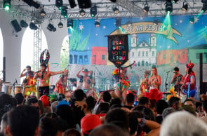 Bloco Pra Quem Gosta é Bom promove baile de Pré-Carnaval na Praça Waldemar Falcão (Foto: Samuel Setubal/ O POVO)