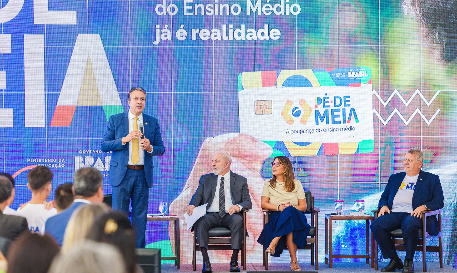 O programa Pé-de-Meia é 