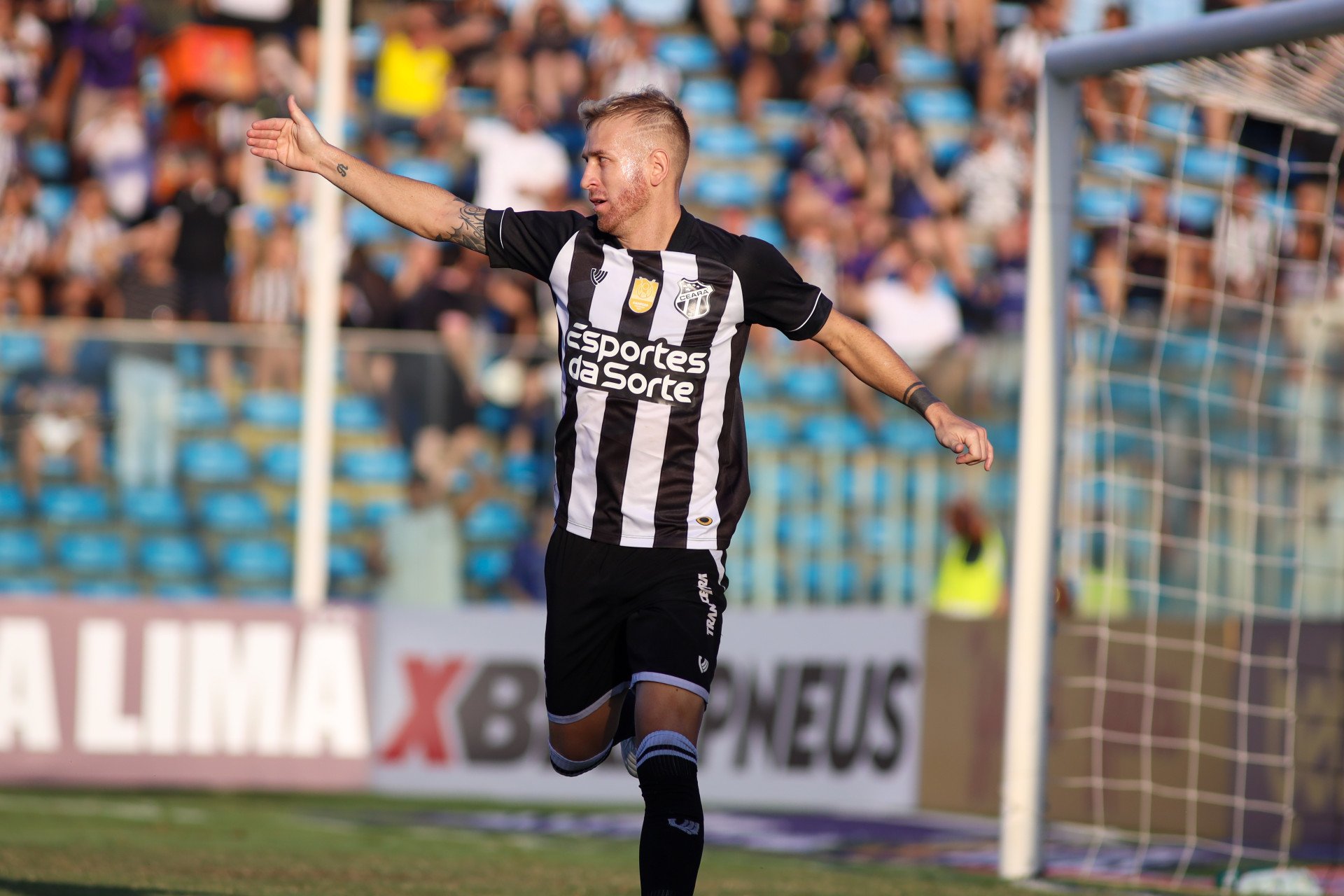 Atacante Pedro Henrique comemora gol no jogo Ceará x Barbalha, no PV, pelo Campeonato Cearense 2025 (Foto: Lucas Emanuel/FCF)