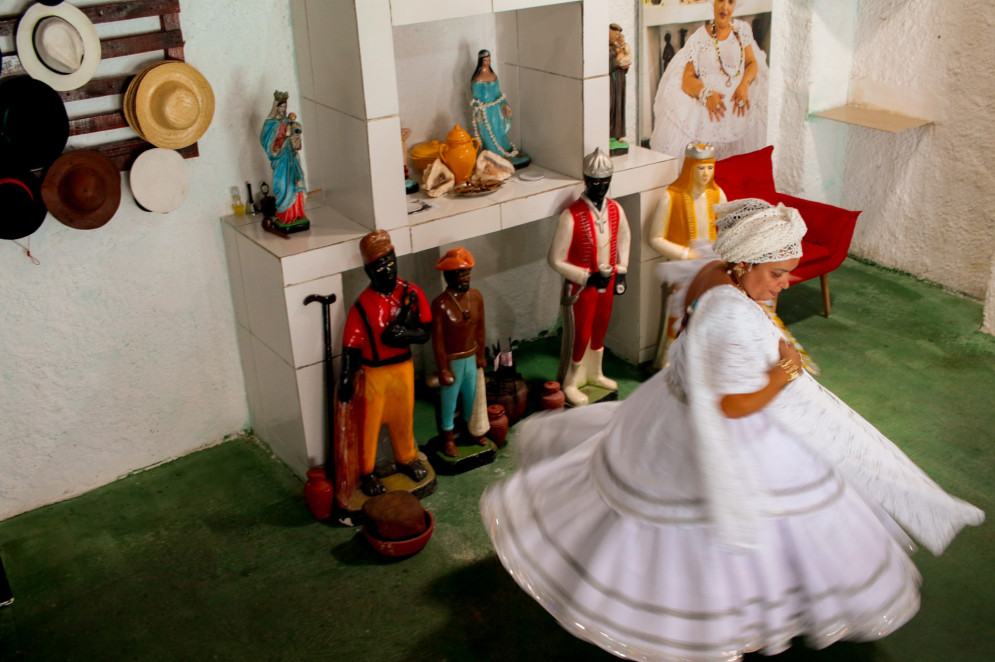 FORTALEZA, CEARÁ, BRASIL, 11-02-2025: Vanessa da Costa Lima, 45, mãe de santo desde os 19,. do candomblé, da umbanda e da quimbanda, além de ser rezadeira. (Foto: Samuel Setubal/ O Povo)