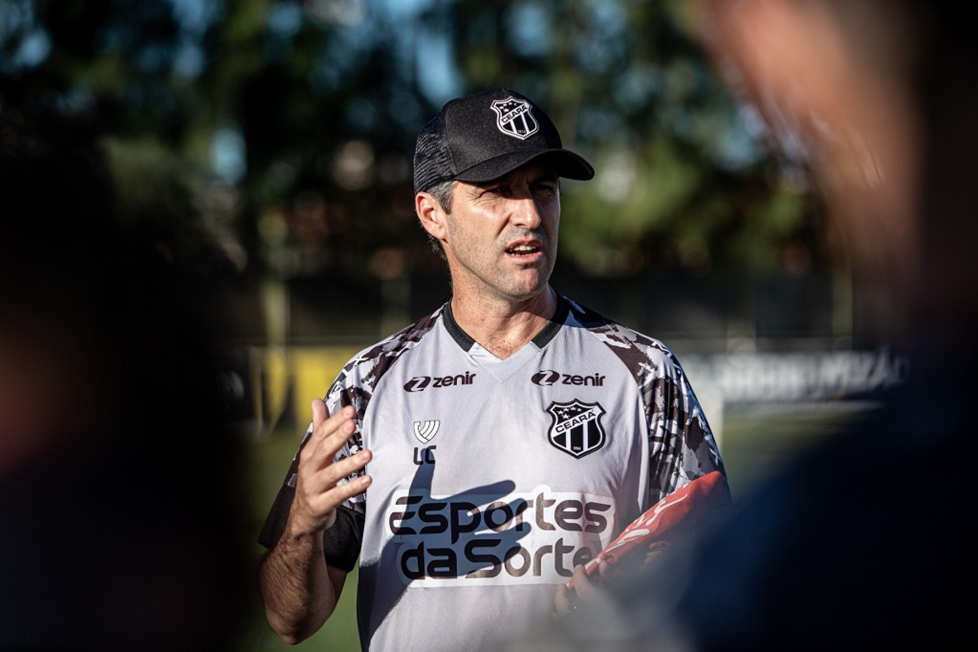 Léo Condé, técnico do Ceará, durante treino no CT de Porangabuçu (Foto: Gabriel Silva/Ceará SC)