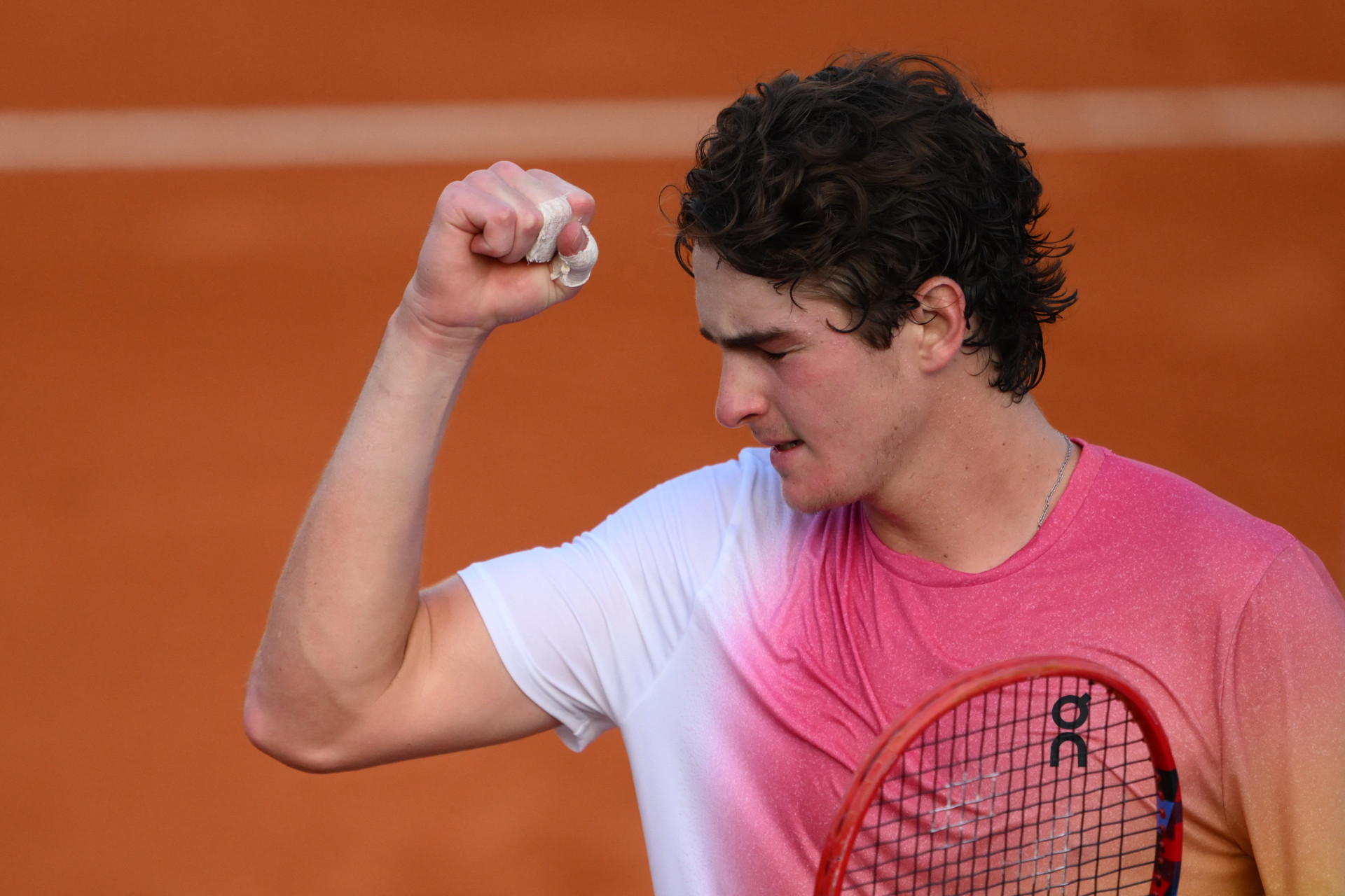 O brasileiro João Fonseca foi campeão do ATP 250 de Buenos Aires (Foto: Luis ROBAYO / AFP)