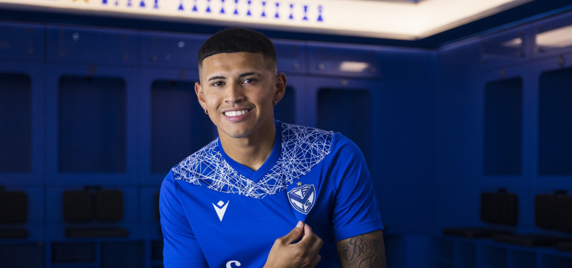 Machuca entrou em três partidas e ainda não conseguiu contribuir com gols ou assistências (Foto: Divulgação/Vélez)