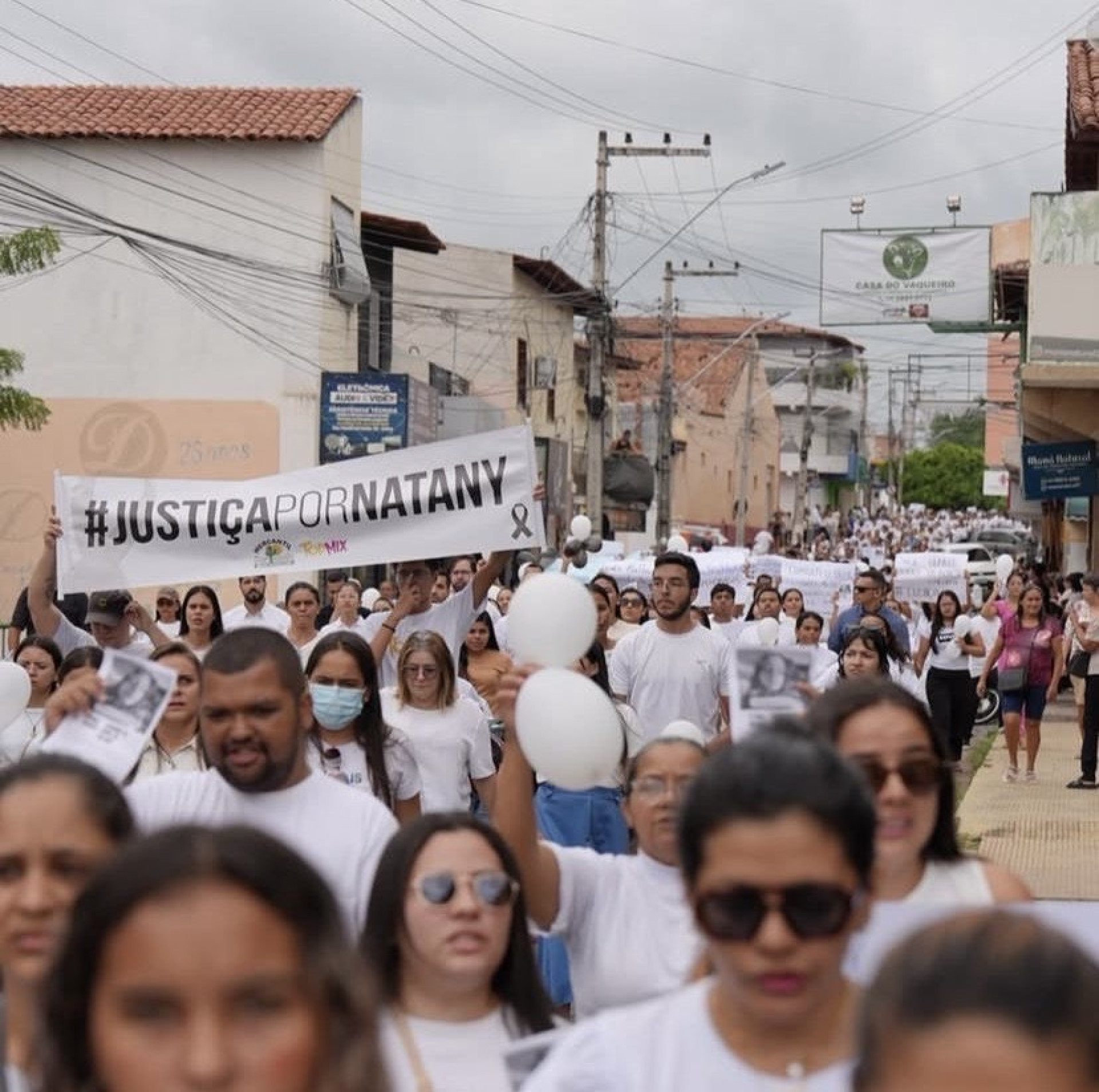 ￼CAMINHADA foi realizada no Centro de Quixeramobim  (Foto: Reprodução/Leitor Via WhatsApp O POVO)