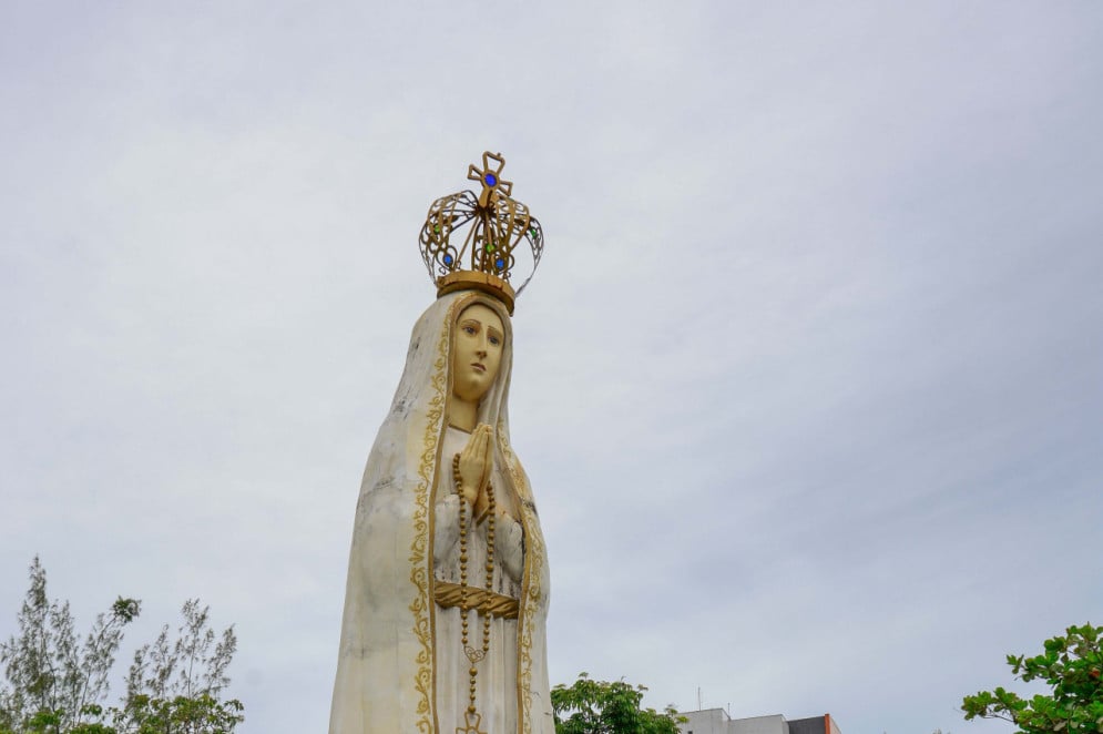 ￼ESTÁTUA de Nossa Senhora de Fátima é um dos pontos de encontros de fiéis    (Foto: FCO FONTENELE)