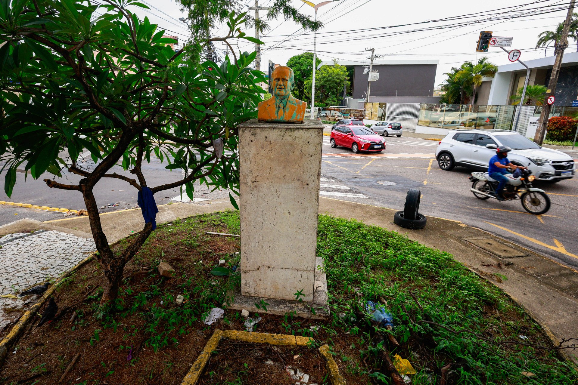 ￼PRAÇA Fran Martins necessita de manutenção e de limpeza  (Foto: FCO FONTENELE)