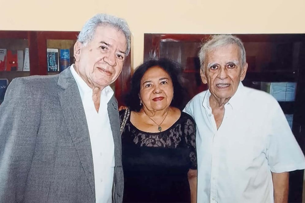 Vicente e Margarida Alencar, onguista Sorriso Colgate, promoção deste repórter, atendendo, sobretudo, à criançada da orla(Foto: acervo pessoal)