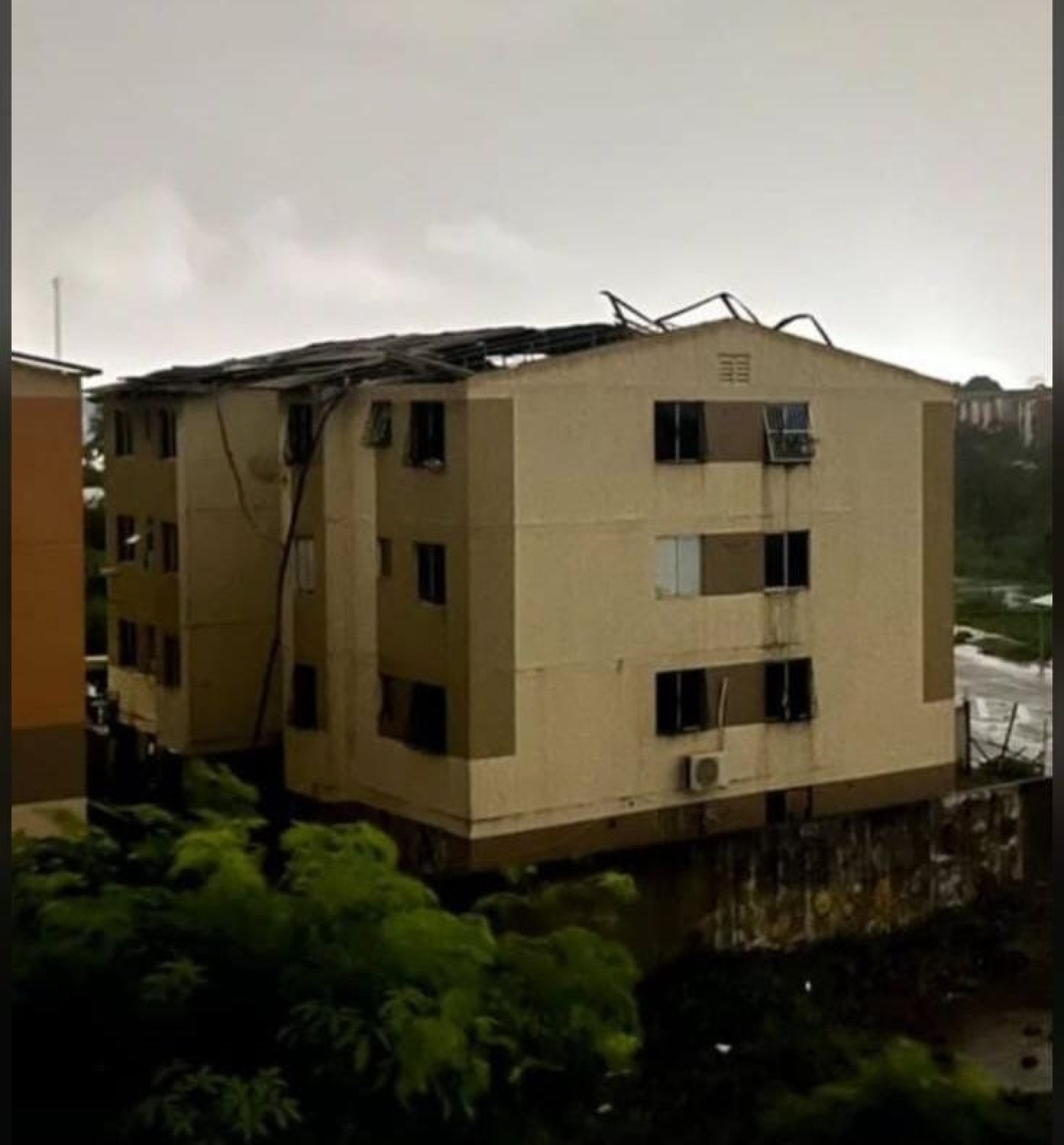 Residencial e creches, no José Walter, sofrem danos durante chuvas intensas (Foto: Reprodução/Instagram)