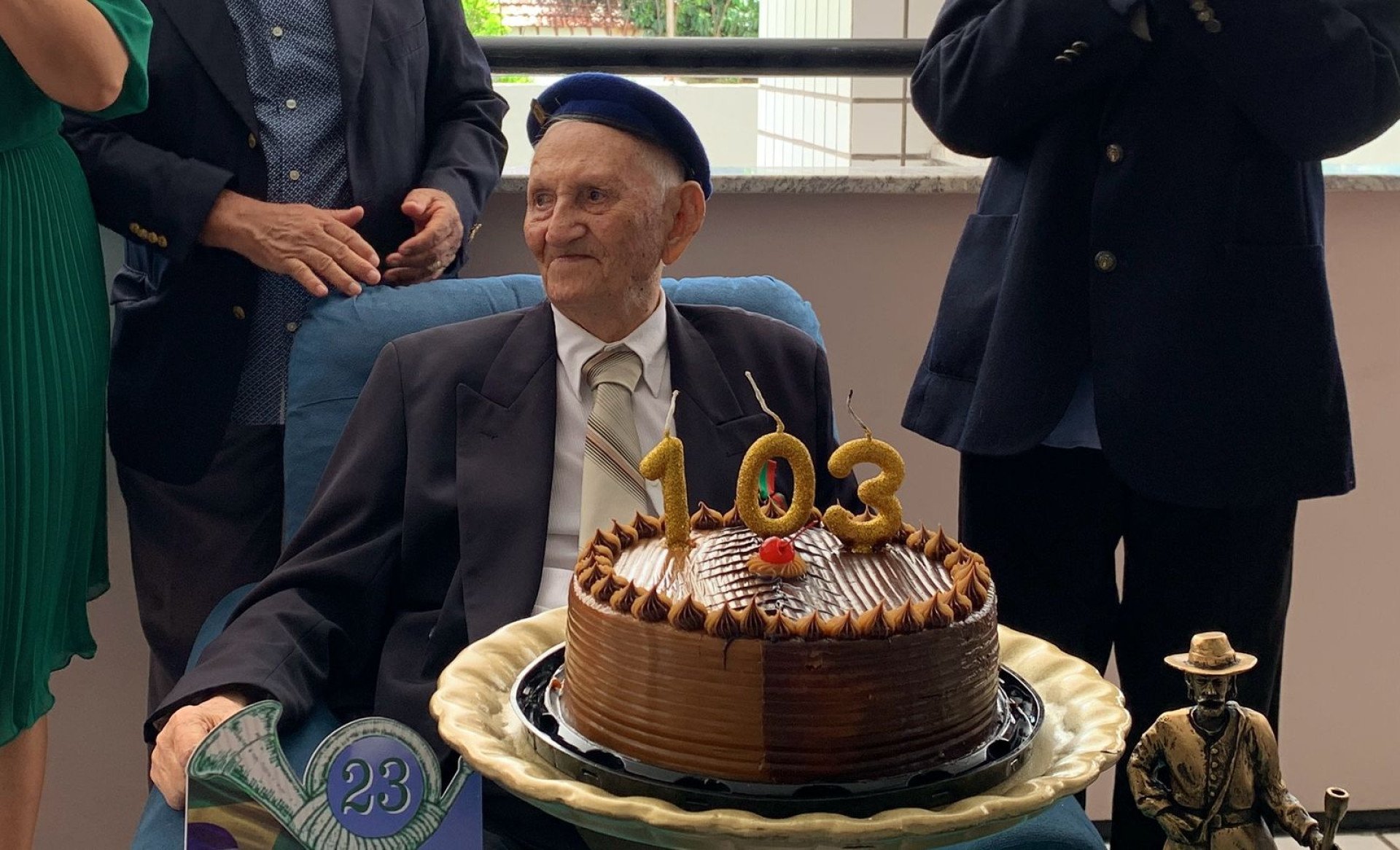 Aniversário de 103 anos do cearense Geraldo Rodrigues de Oliveira, pracinha da FEB (Foto: Thays Maria Salles/O POVO)