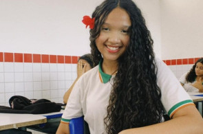 Na foto, a estudante Quécia Barboza, 16, participante do programa Futuras Cientistas