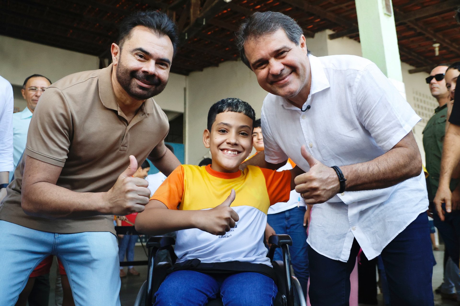 Idilvan Alencar e Evandro Leitão em visita a escola no Passaré (Foto: Beatriz Boblitz/Prefeitura de Fortaleza)