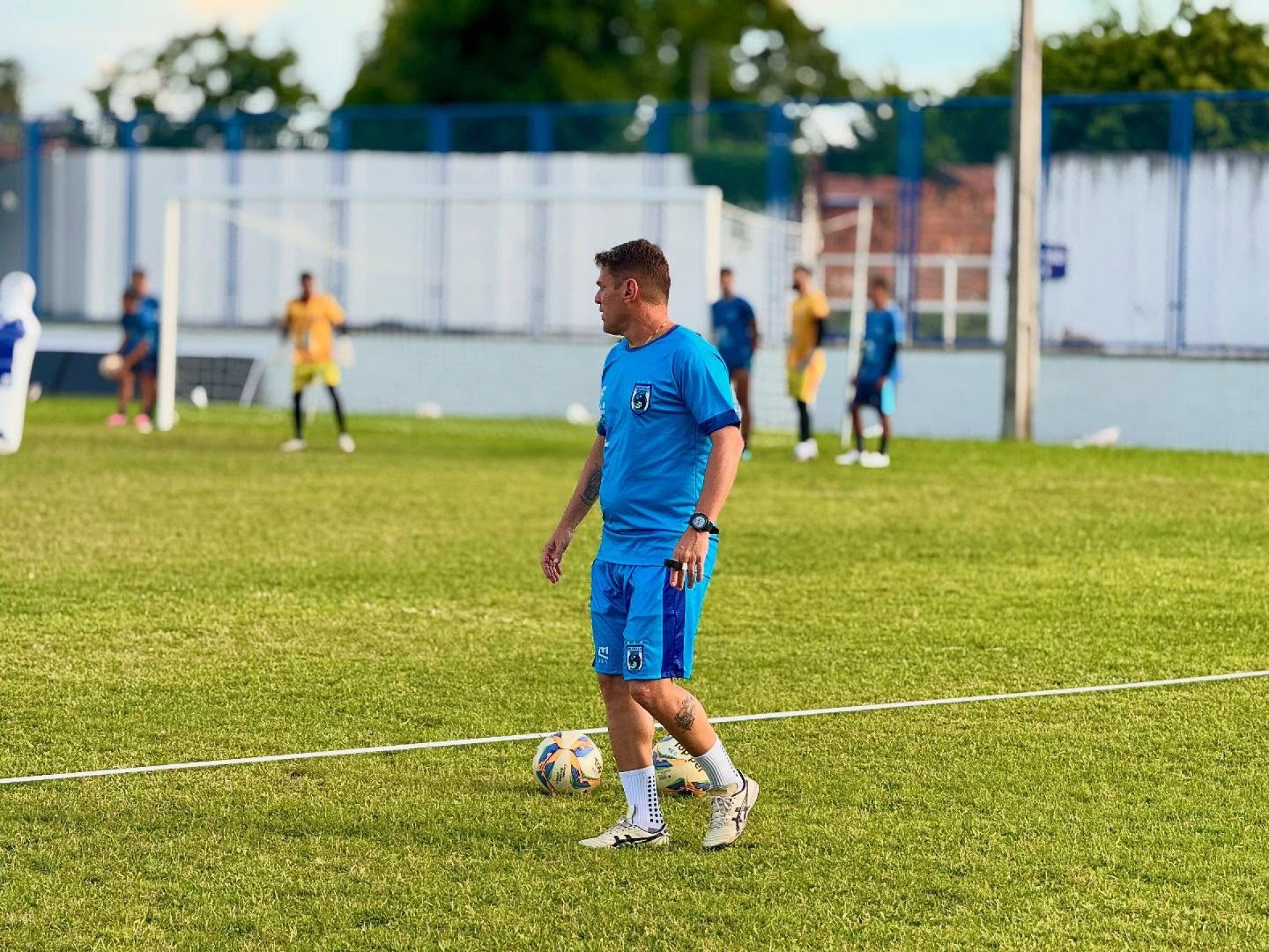 Técnico Júnior Cearense em treino do Maracanã  (Foto: Divulgação/Maracanã EC)