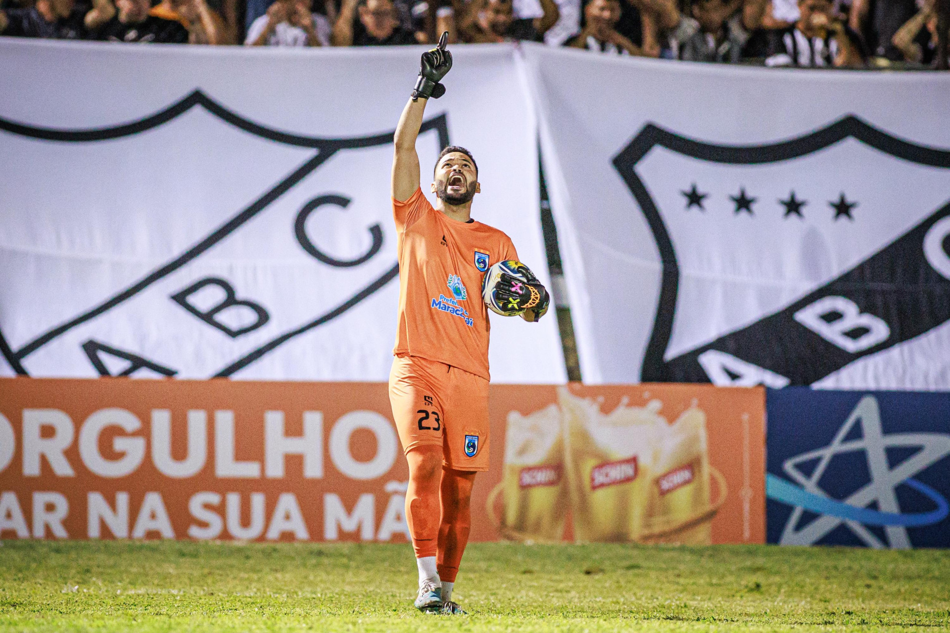 O goleiro Rayr já foi protagonista em duas disputas por pênaltis em 2025 (Foto: Pedro Chaves/Especial para O POVO)