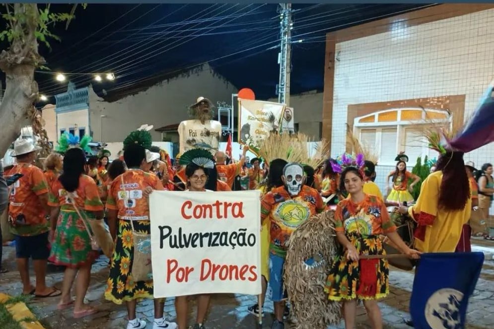 Protesto marcou o desfile cultural na Rua Grande, em Aracati (Foto: reprodução/instagram)