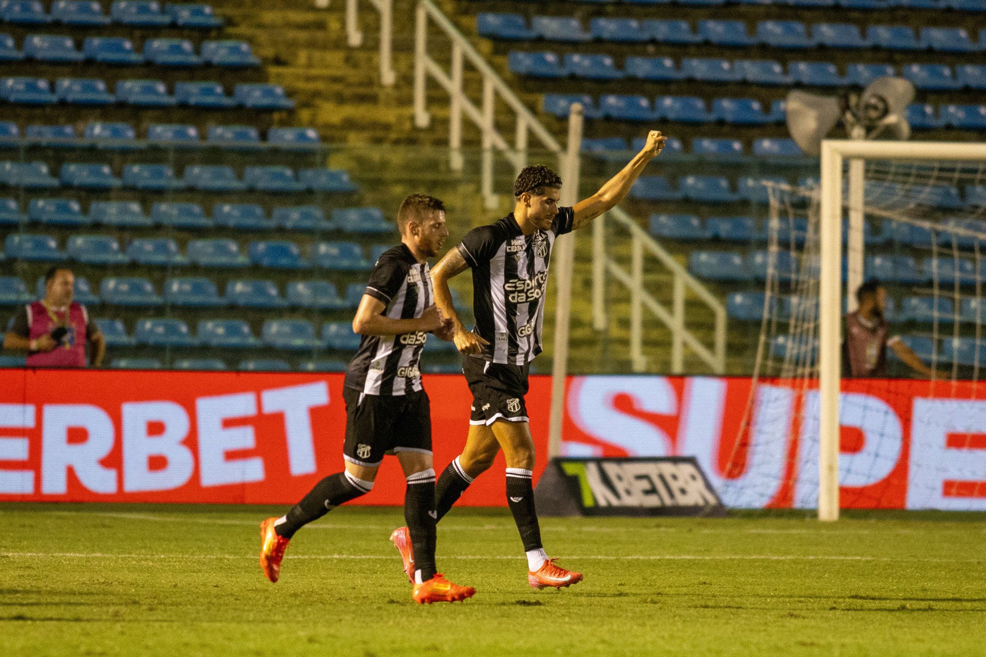 	Pedro Raul chegou ao segundo gol pelo Ceará
 (Foto: BAGGIO RODRIGUES/AGIF/ESTADÃO CONTEÚDO)