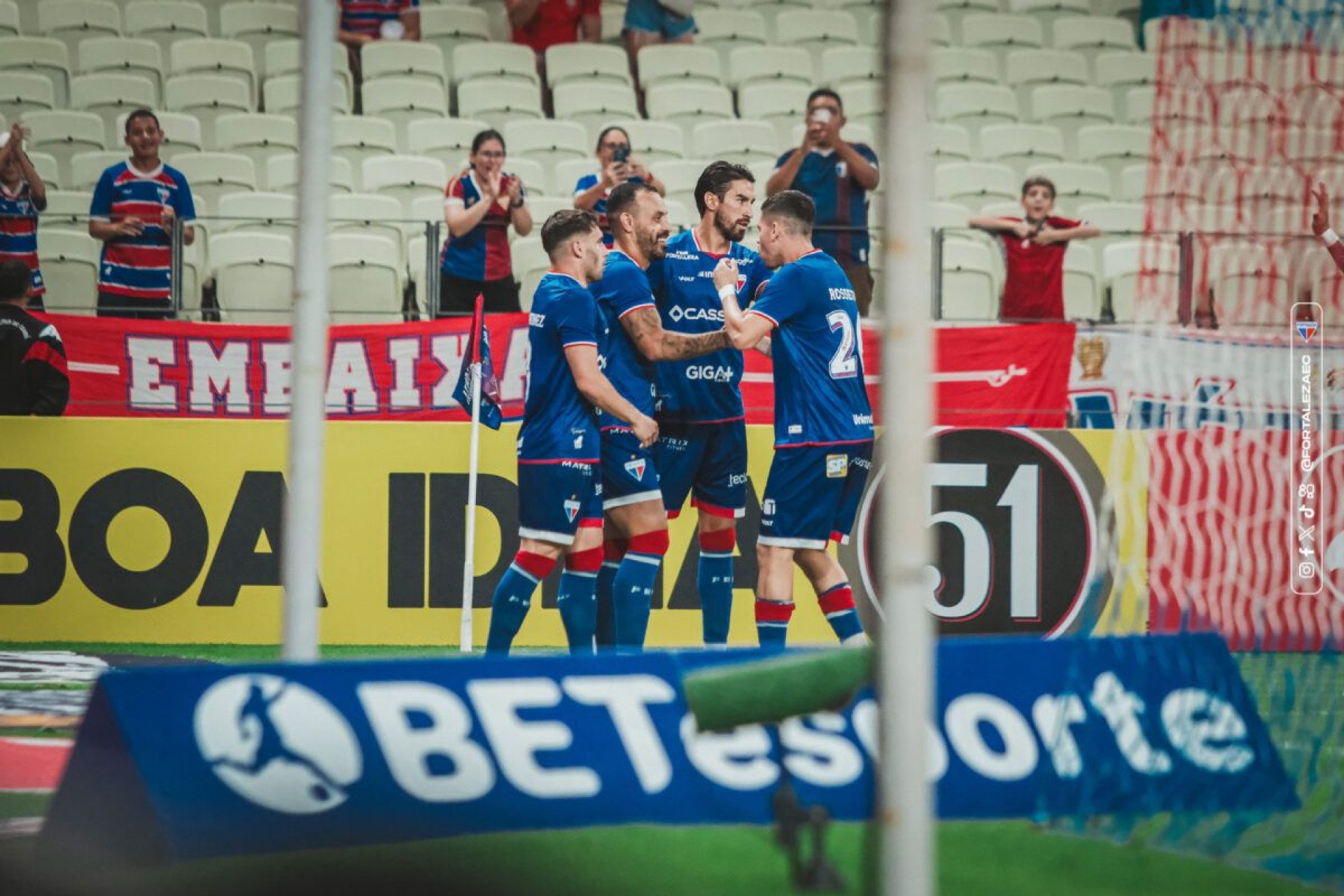 Jogadores do Fortaleza comemoram gol diante do Ferroviário na Copa do Nordeste (Foto: MATEUS LOTIF/FORTALEZAEC)