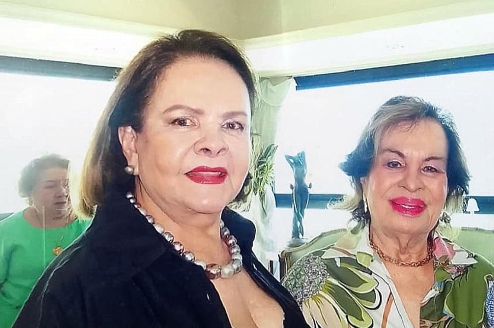 Nadja Parente e Íris Amaral, em acontecimento decididamente Azul. (By Evando) (Foto: acervo pessoal)