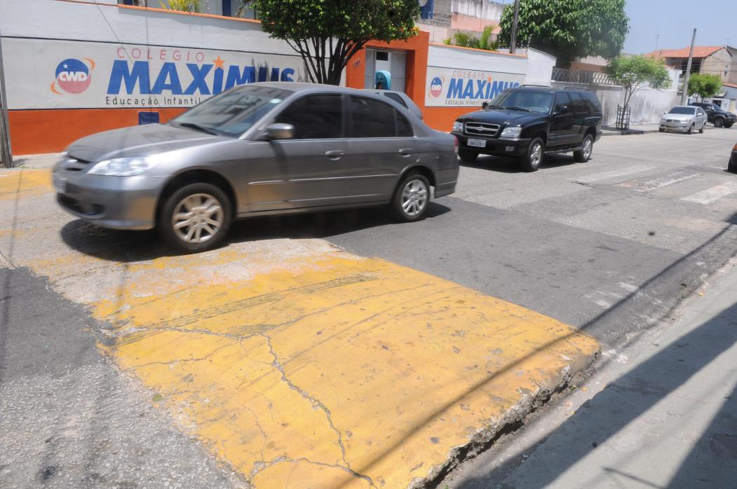 Lombadas: 97% delas desrespeitam o padrão estabelecido objetivamente pelo código de trânsito
 (Foto: DEIVYSON TEIXEIRA)