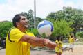 Maurício Lima inaugura o projeto Viva Vôlei no Condomínio Espiritual Uirapuru (CEU)
Na foto: Maurício Lima, ex-jogador de vôlei da seleção brasileira joga vôlei com crianças na inauguração do projeto Viva Vôlei no Condomínio Espiritual Uirapuru (CEU)
Foto: Deivyson Teixeira, em 13/03/2013