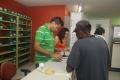 FORTALEZA, CE, BRASIL, 19-11-2013: Pessoas são atendidas no balcão da Farmácia Popular do Brasil, localizada no Terminal do Siqueira, onde são vendidos medicamentos à preços populares. Medicamentos em posto de saúde. (Foto: Mauri Melo/O POVO)