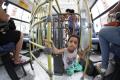 FORTALEZA, CE, BRASIL, 19-11-2013: Wander Hirte, 6 anos. Criança passa por debaixo da catraca de um ônibus. Gratuidade nos coletivos para crianças. (Foto: Sara Maia/O POVO)