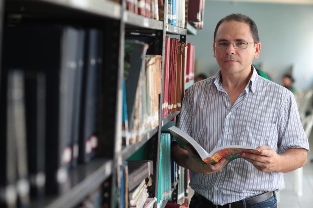 Professor e historiador, professor e autor do livro Uma história das Copas do Mundo(Foto: Rodrigo Carvalho em 26 de março 2015)