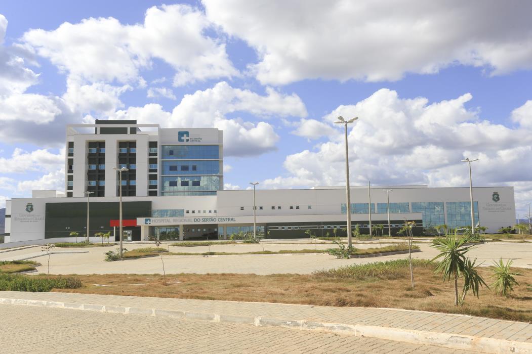 QUIXERAMOBIM, CE, BRASIL, 22-07-2015: Fachada do hospital regional do Sertão Central. Hospital Regional do Sertão Central. (Foto: Fábio Lima/O POVO) *** Local Caption *** Publicada em 06/07/2016 - PO 13(Foto: FÁBIO LIMA)