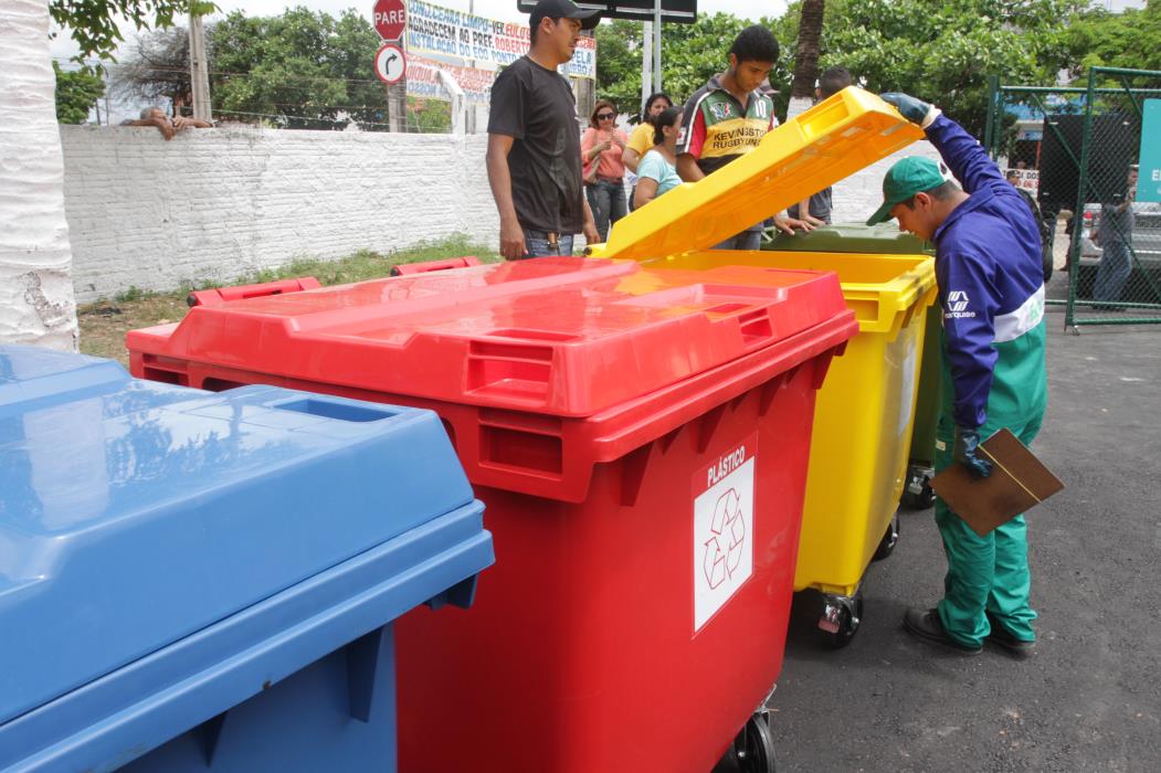 Prefeitura realizará estudo para avaliar possibilidade de cobrança de tarifa do lixo na Capital (Foto: Evilázio Bezerra/O POVO) (Foto: T)