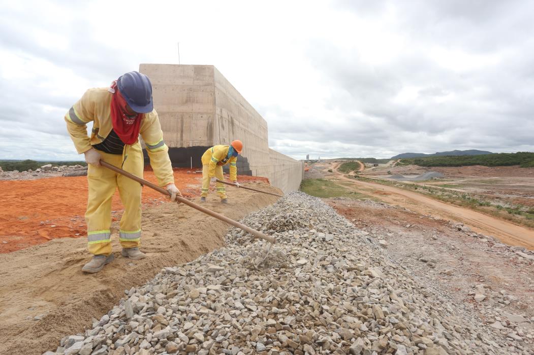 Obras da transposição do rio São Francisco (Foto: FÁBIO LIMA)