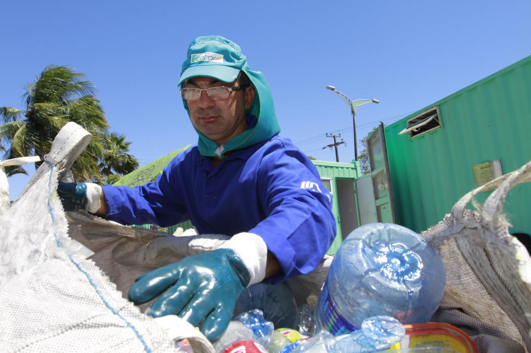 Fortaleza, CE, Brasil, 12-07-2016: Aplicativo facilita o descarte de materiais em Ecopontos de Fortaleza. (Foto: Mateus Dantas / O Povo) (Foto: MATEUS DANTAS)