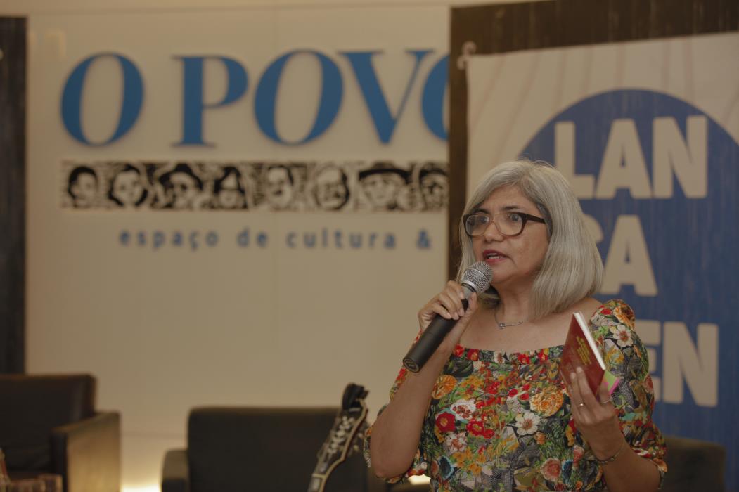 Jornalista Regina Ribeiro em uma das atividades que desenvolveu no Grupo O POVO (Foto: JÚLIO CAESAR)