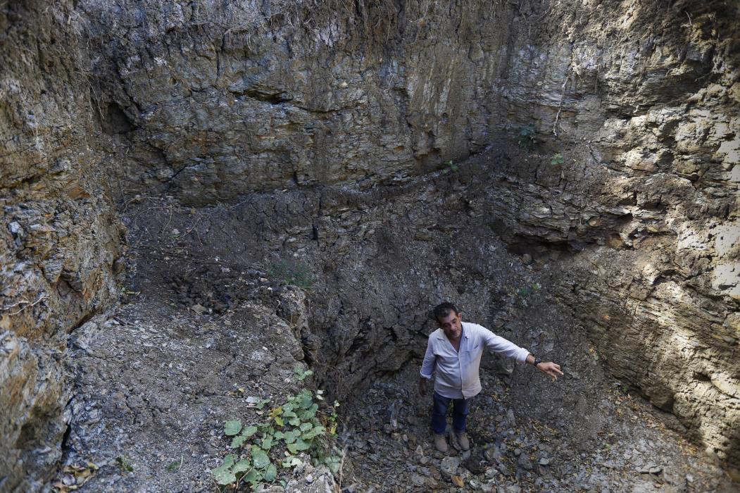 Álamo Feitosa Saraiva, no Geossítio Parque dos Pterossauros, localizado no pé da Chapada do Araripe, um dos principais sítios de escavação de fósseis de todo o Nordeste. (Foto: Tatiana Fortes/ Especial O POVO 2017) (Foto: TATIANA FORTES)