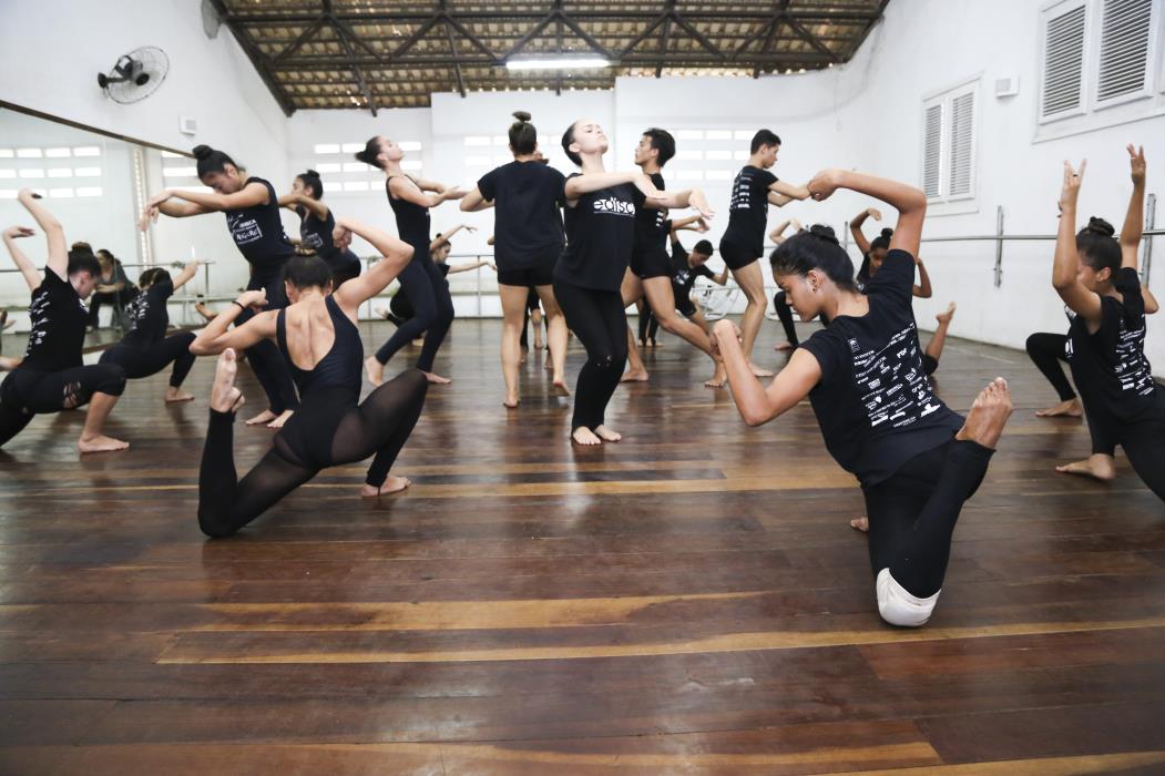  Ensaio do corpo de bailarinos do balé Edisca, em 2017(Foto: MARIANA PARENTE)