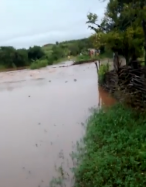 Um morador registrou os efeitos da chuva em Iguatu, que marcou 49 mm no posto Bau.