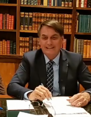 Bolsonaro realiza primeira live no Facebook deste ano