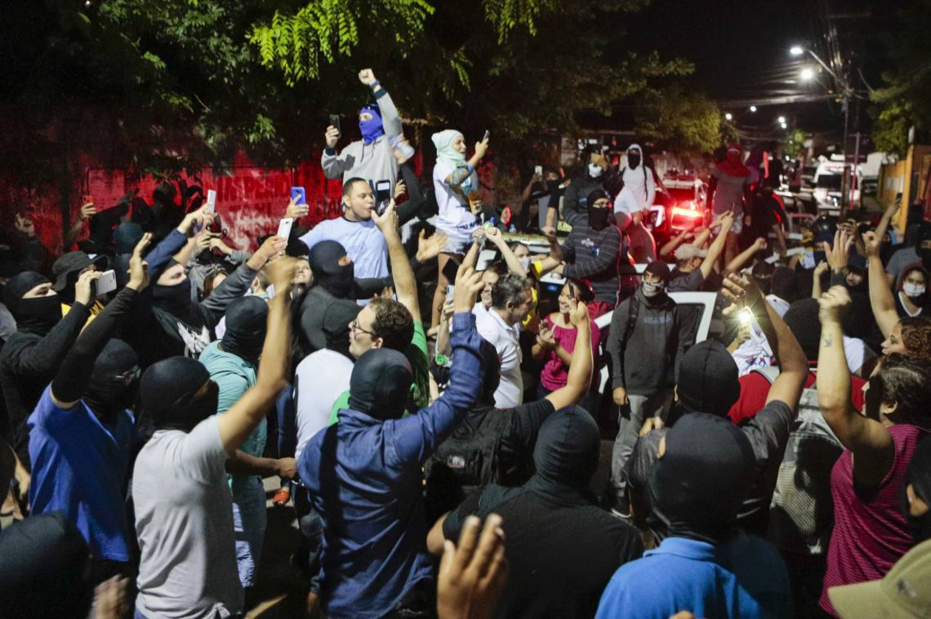 Policiais militares durante o motim no Ceará, no 18ª Batalhão, em fevereiro de 2020 (Foto: FCO FONTENELE/O POVO)