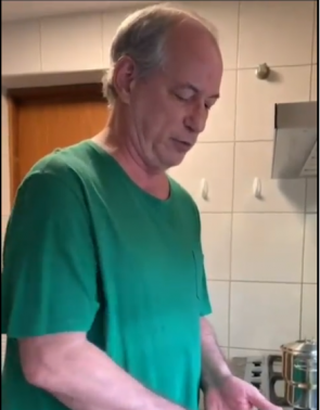 Ciro Gomes ensina a fazer cuscuz