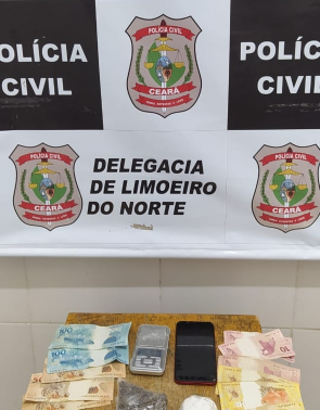 Foram apreendidos 119 g de maconha, 65 g de cocaína, uma balança de precisão, aparelhos celulares e R$ 700 em espécie