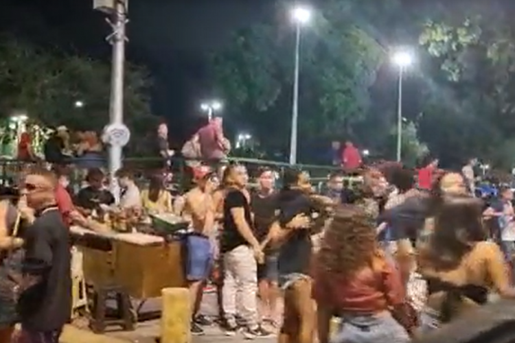 Aglomeração foi dispersa na Praça da Gentilândia, no Benfica, nessa sexta-feira, 10