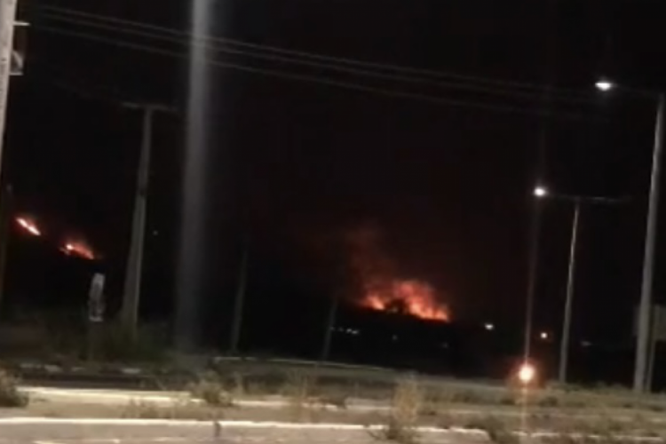 Incêndio na colina do Horto, em Juazeiro do Norte.