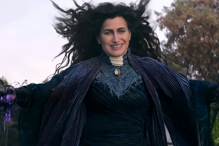 Agatha Harkness é uma das principais vilãs da série WandaVision. Personagem interpretada pela atriz Kathryn Hahn terá seu spin-off em breve pelo Disney+