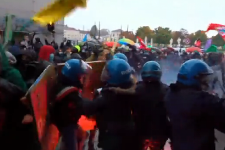 Polícia italiana reprime com violência protestos contra Bolsonaro em Pádua