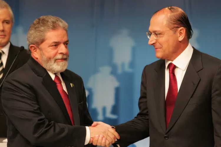 Setores do PT e PSB tentam viabilizar chapa Lula-Alckmin