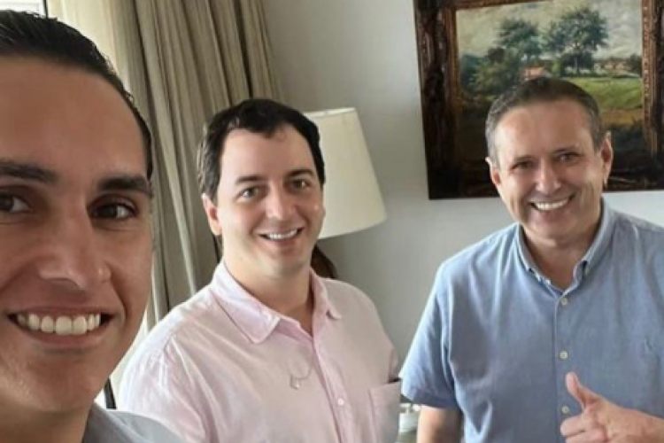 Da esquerda para a direita na foto: Domingos Neto (PSD), Célio Studart (PV) e Domingos Filho (PSD)