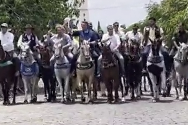 Bolsonaro participa de jeguiata no Rio Grande do Norte 