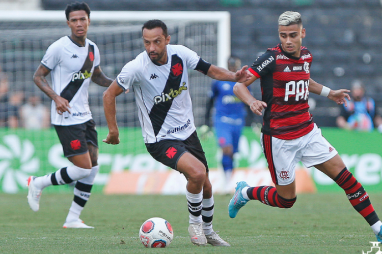 Vasco joga contra a Chapecoense hoje, sexta, 22, pelo Brasileirão Série B 2022; veja onde assistir ao vivo e horário. 