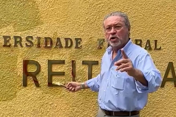Reitor da UFC Cândido Albuquerque reclama de pichações em muros da Universidade nos protestos dos professores