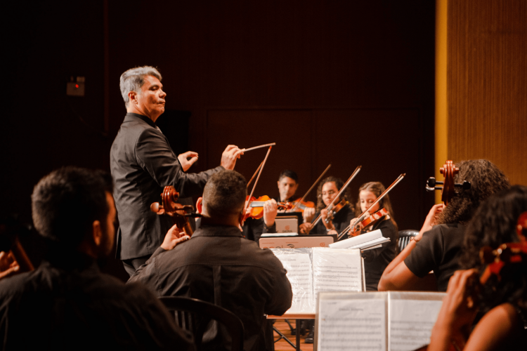 Orquestra realiza concerto gratuito no Theatro José de Alencar