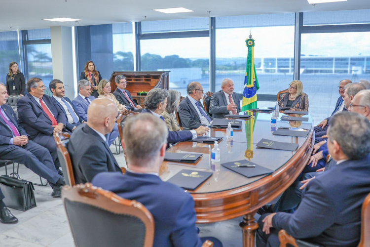 Lula durante encontro com ministros do STF